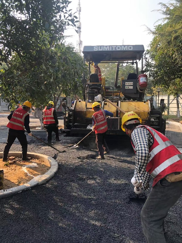 鄭州信創(chuàng)瀝青路面施工廠家瀝青王國(guó)的建造者
